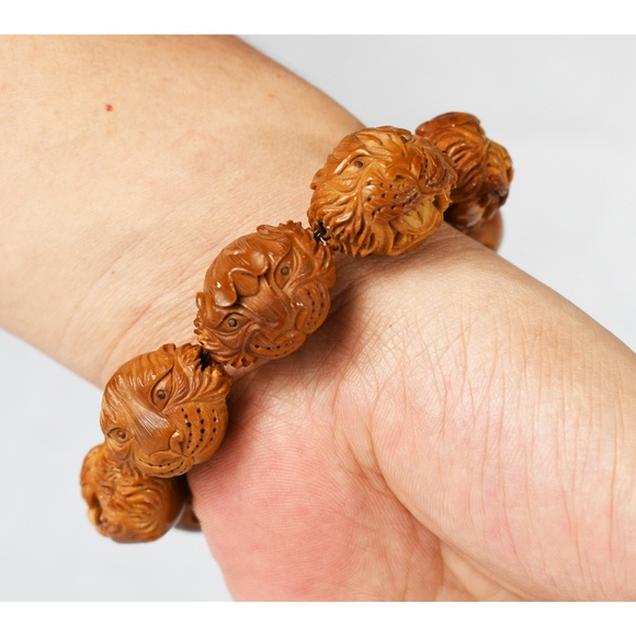 Powerful Artist Hand Carved 9 Tiger Men's Bracelet - Picture 7 of 8